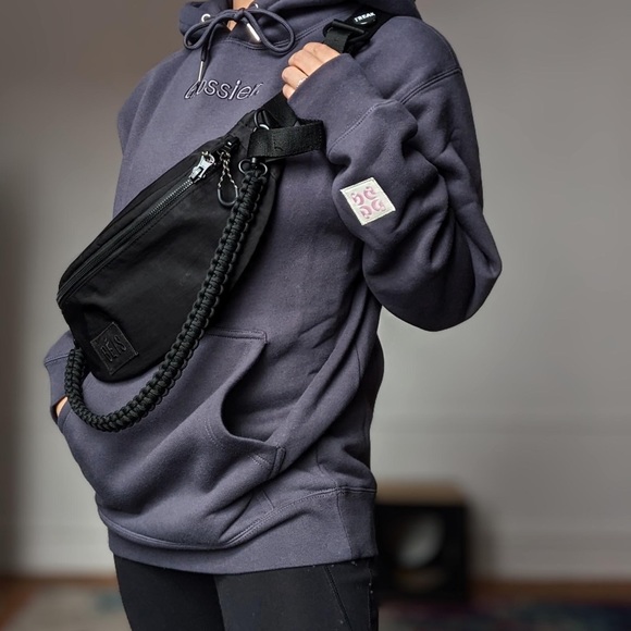 NWT✨ Glossier NYC Embroidered Hoodie - Picture 2 of 2